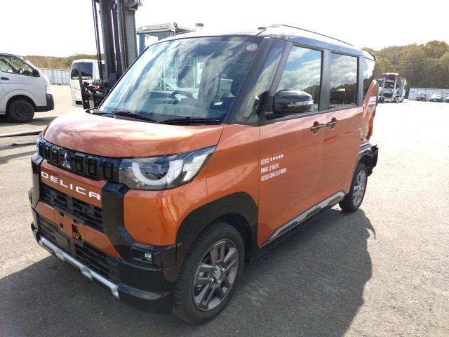 Mitsubishi Delica   Mitsubishi Delica